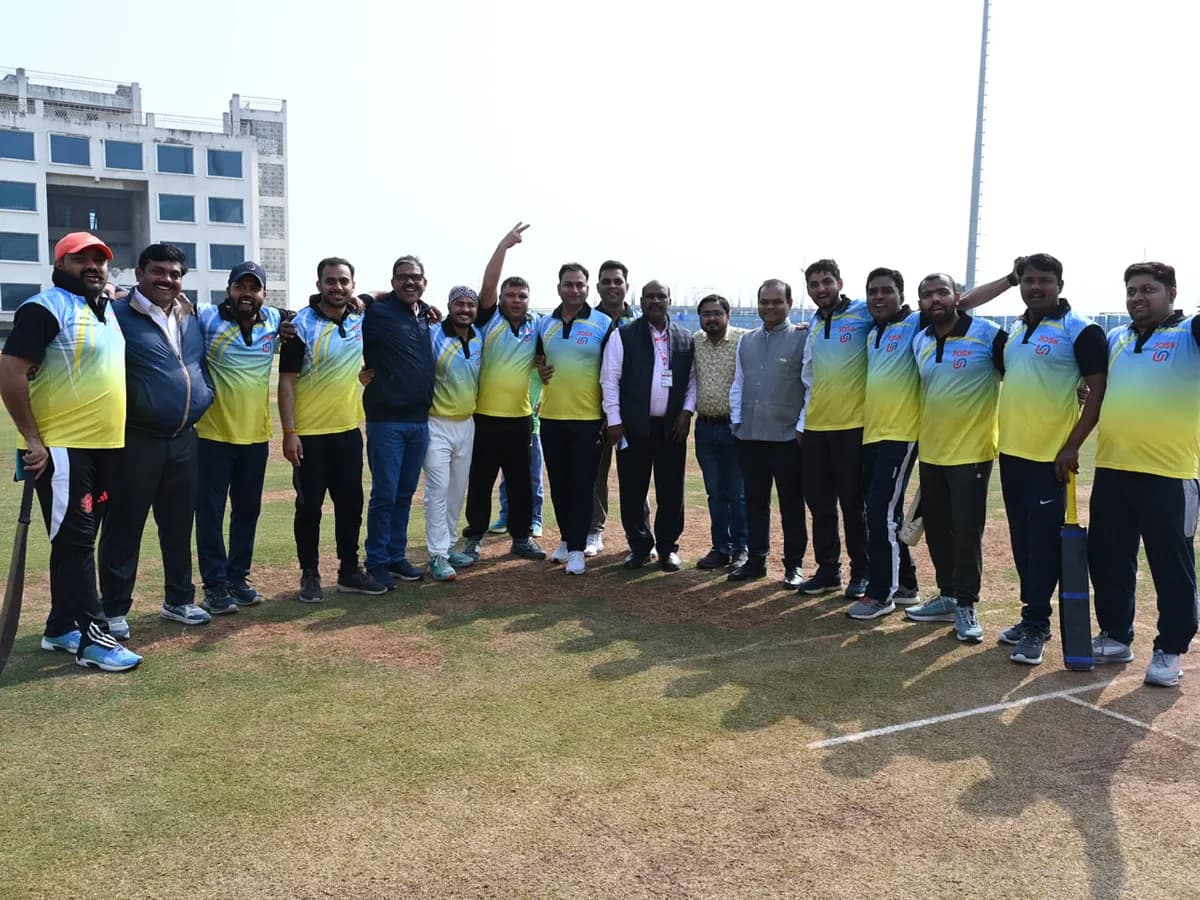 Employees Meet 4