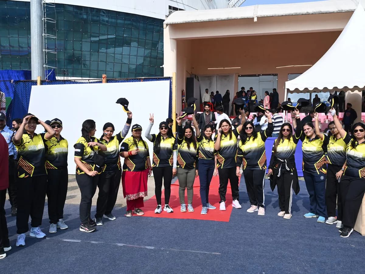 Employees Meet 5